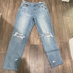 Womens American eagle pants. Brand new with tags. Mom Jean Size:10